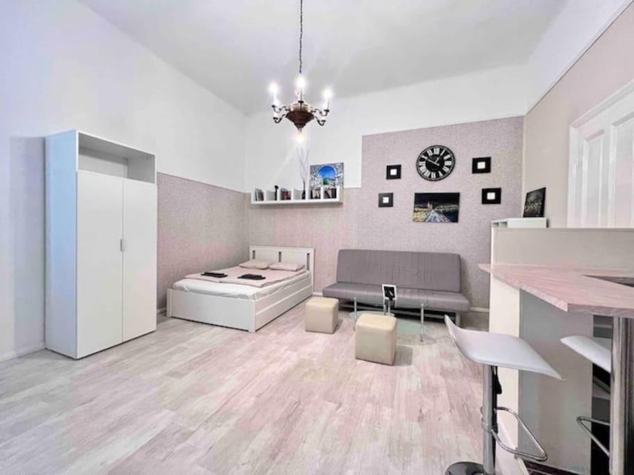 Apartment Urban Escape-cozy In Center