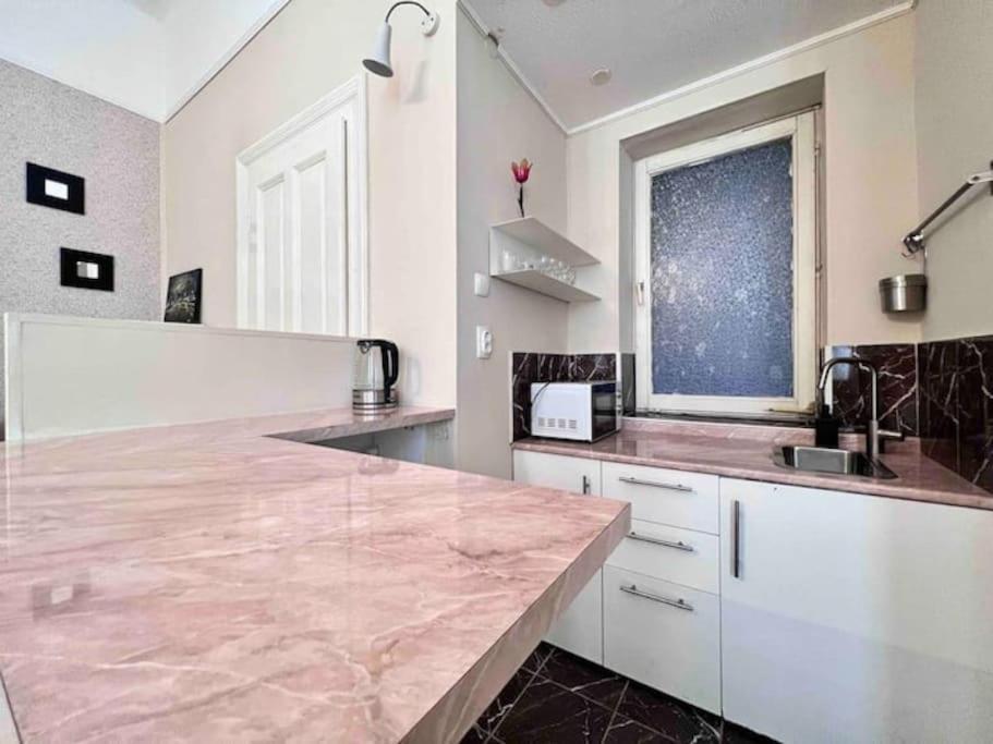 Apartment Urban Escape-cozy In Center Budapest
