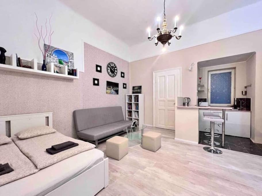 Apartment Urban Escape-cozy In Center